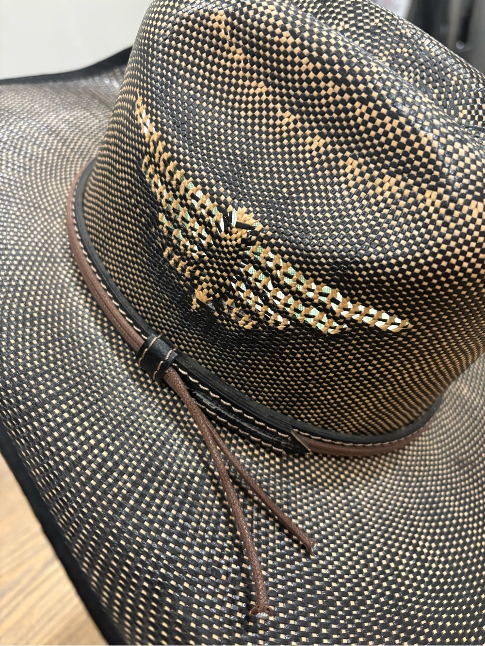 Justin Brown & Black Vented Straw Cowboy Hat / Western Rodeo Ranch Style - Picture 2 of 13